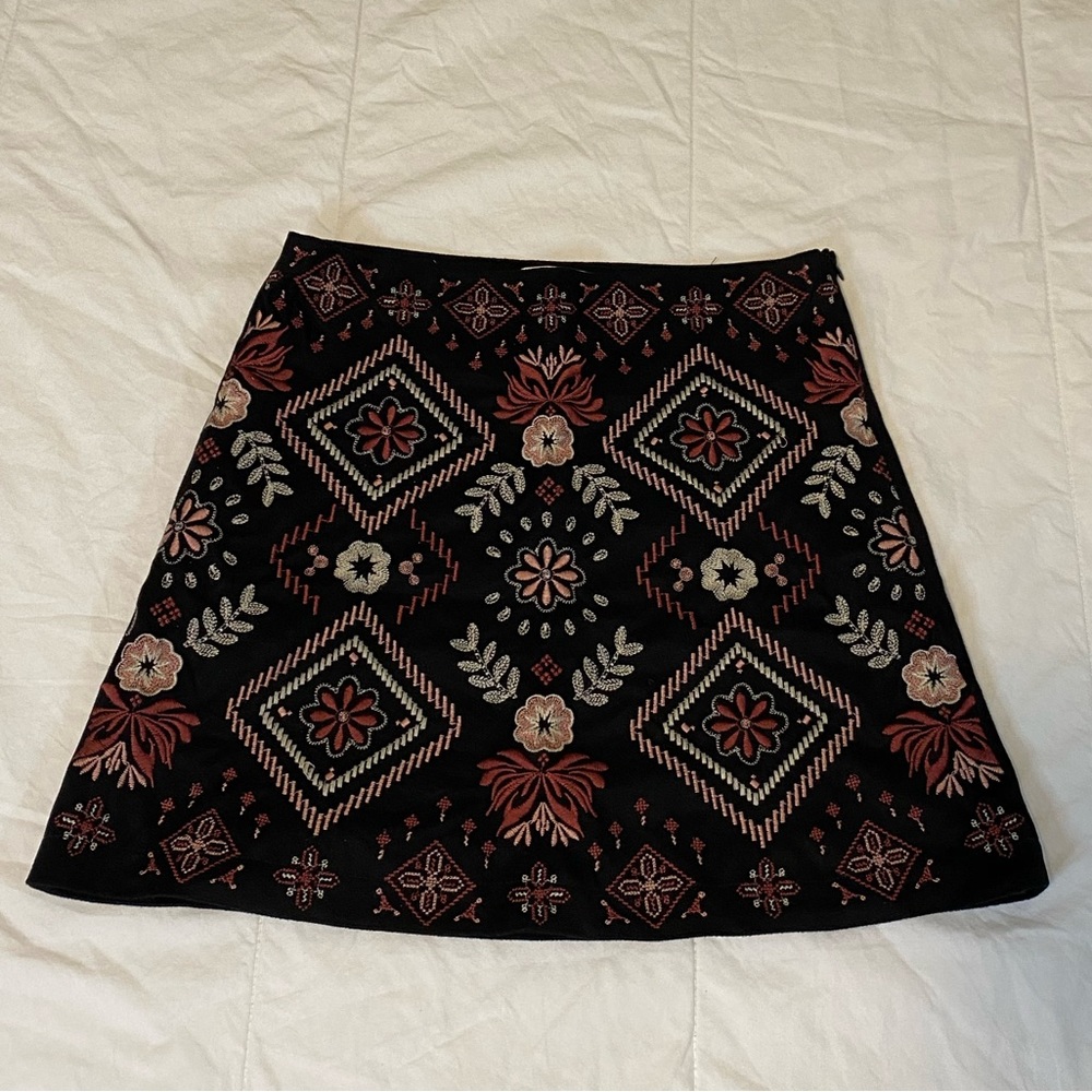 ANDREE BY UNIT Black and Pink Floral Mini Skirt